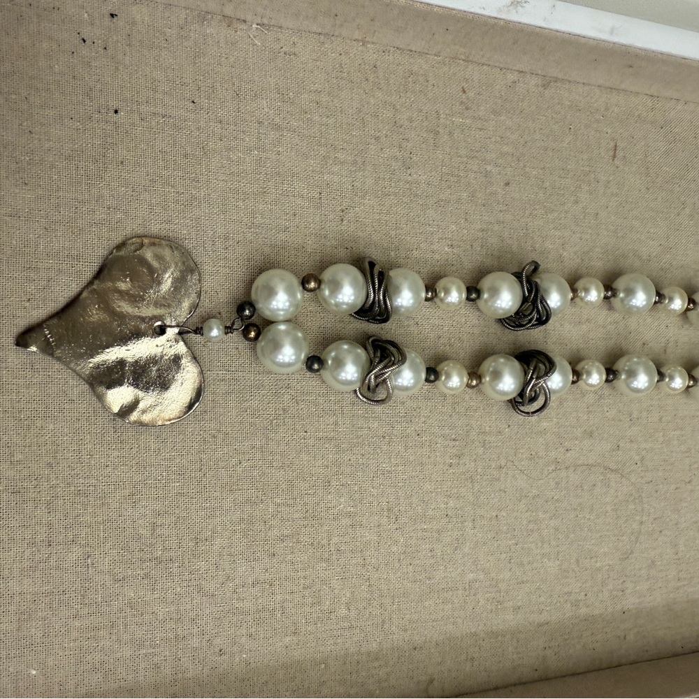 Elegant Pearl and Silver Necklace